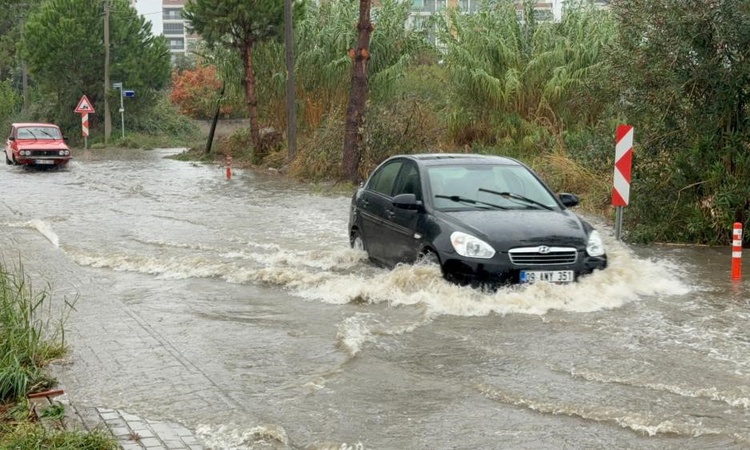 Son Gelişme: Meteoroloji Aydın genelinde kuvvetli yağışın yarın akşama kadar sürmesini bekliyor - Son Dakika B