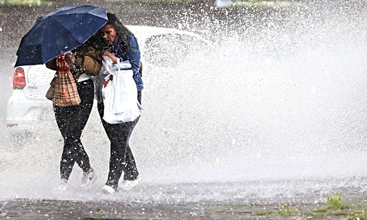 Son Gelişme: Meteoroloji'den 12 ile sarı kodlu uyarı! Sel, su baskını, yıldırım tehlikesi hepsi birden gelecek