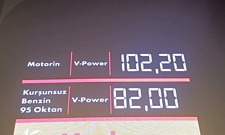 Son Gelişme: Motorinin litre fiyatı 3 haneyi gördü... Osmaniyeli çiftçi: "Traktör yerinden kıpırdamayacak artı