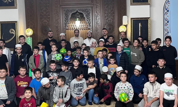 Son Gelişme: Müftülük projesiyle 70 çocuk Burhaniye'deki Mehmet Kocaatlı Camii'nde buluştu - Son Dakika Bilgil
