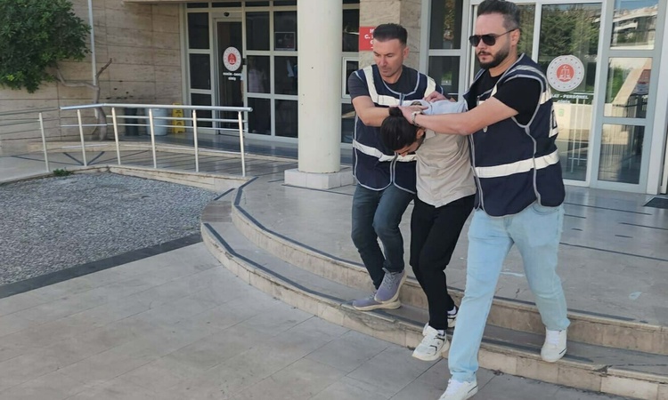 Son Gelişme: Muğla Menteşe'de okul bahçesinden Atatürk büstünü söküp götüren şüpheli hakkında tutuklama kararı
