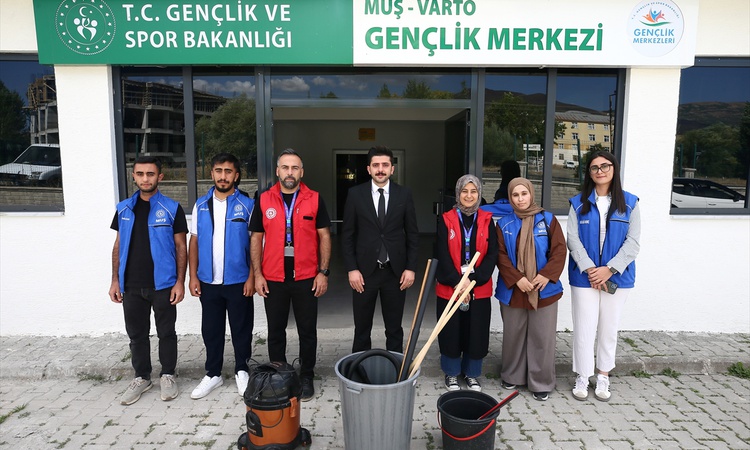 Son Gelişme: Muş Varto'da gönüllü gençler, 15 yaşlının evini temizleyip dayanışma köprüsü kurdu