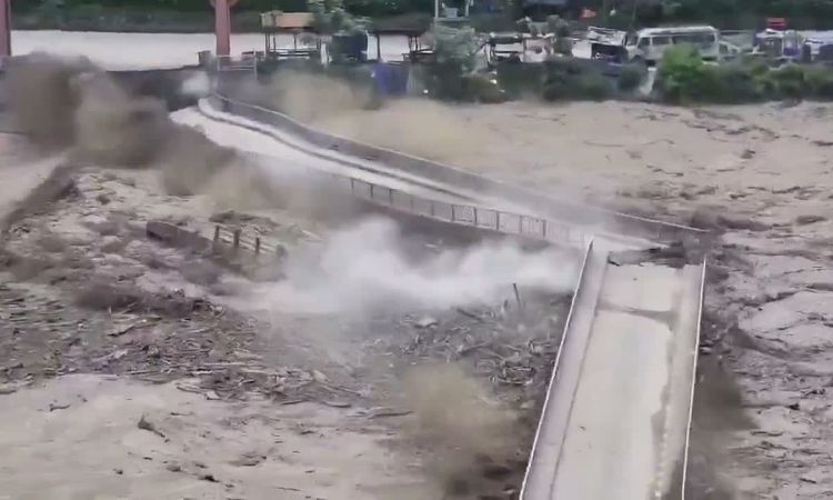 Son Gelişme: Nepal-Tibet sınırındaki sel felaketinde can kaybı 475’e artış grafiği çizdi... İkinci sel riski n
