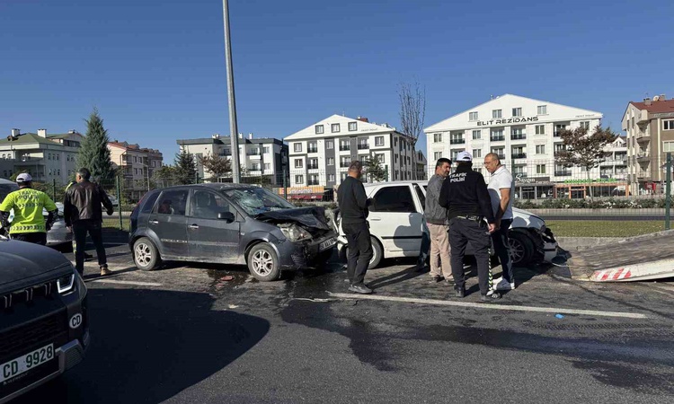 Son Gelişme: Nevşehir'de KPSS'ye giden öğrencilerin bulunduğu 5 araç kaza yaptı, 2 kişi yaralandı: Gelişmeler