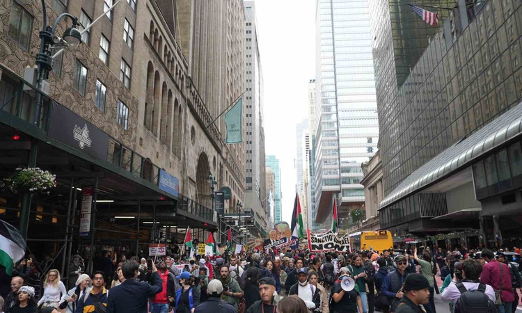 Son Gelişme: New York'ta binlerce kişi Netanyahu'yu protesto edip BM Genel Merkezi'ne yürüdü ve Merak Edilenle