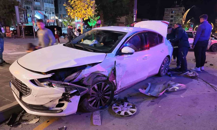Son Gelişme: Niğde'de iki otomobilin çarpıştığı kazada 1 kişi yaralanarak hastaneye kaldırıldı | İşte Tüm Ayrı