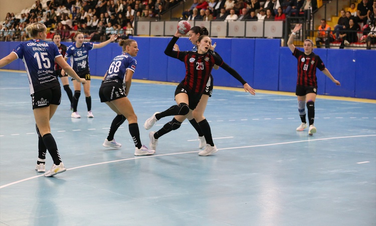 Son Gelişme: Odunpazarı, EHF Kadınlar Avrupa Kupası'nda LK Zug'a 31-29 yenilerek elendi