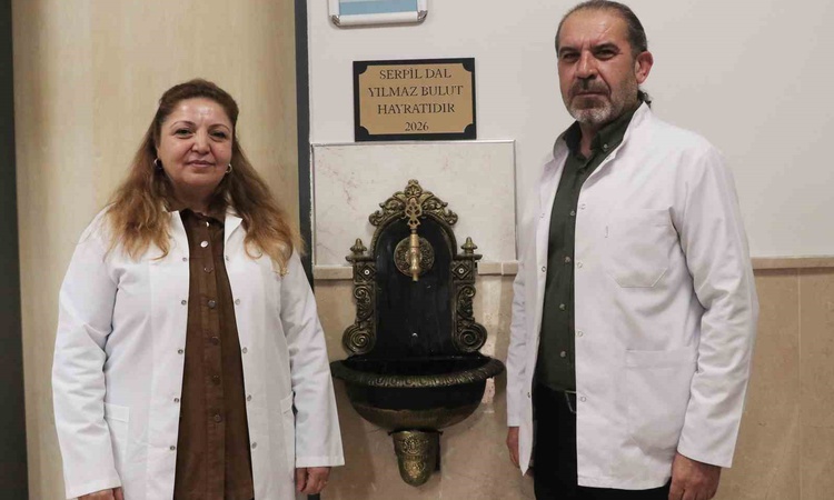Son Gelişme: Okul müdürü ve yardımcısı, öğrencilere örnek olmak için okul koridorunda hayır çeşmesi kurdu