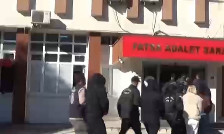 Son Gelişme: Ordu merkezli 27 ilde dolandırıcılık operasyonunda 52 şüpheliden 19'u hakkında tutuklama kararı v