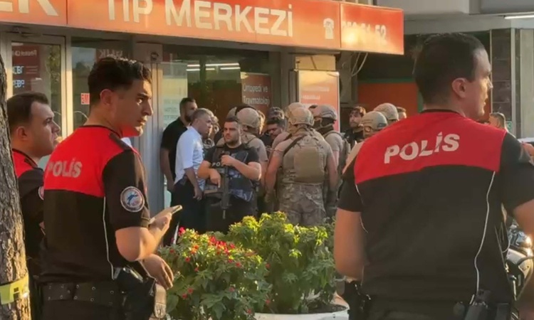 Son Gelişme: Özel güvenliğin silahıyla bankadaki 5 kişiyi rehin alan şüpheli hakkında tutuklama kararı verildi