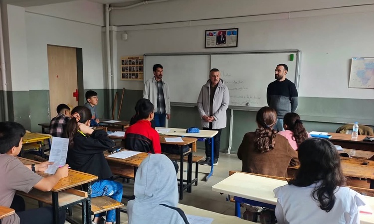 Son Gelişme: Patnos'ta hafta sonu DYK kurslarını İlçe Milli Eğitim Müdürü Zorlu ziyaret etti