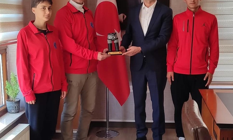 Son Gelişme: Pazarlar Spor Lisesi Kulübü Başkanı Gökalp, Kazez'e 111 madalya ve kupa raporu sundu