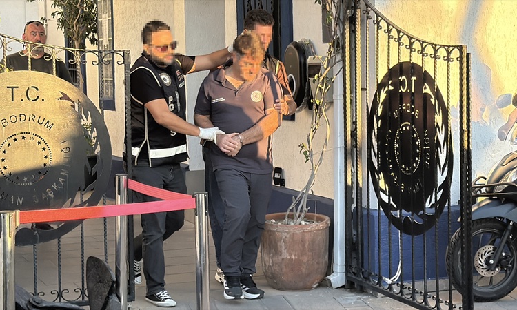 Son Gelişme: Rüşvet iddiasıyla suçüstü yakalanan Bodrum Bölge Liman Başkanı T.A, yakalanarak gözaltına sevk ed