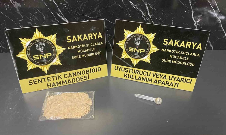 Son Gelişme: Sakarya'da gişelerde yakalanan şüpheli 85 gram sentetik ham maddeyle hakkında tutuklama kararı ve