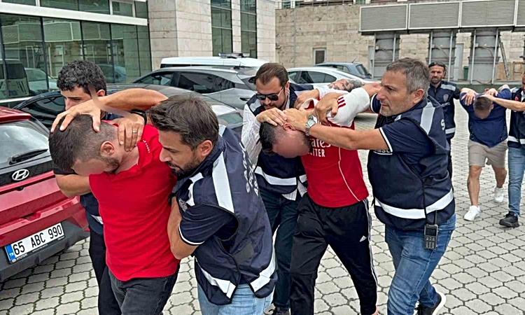 Son Gelişme: Samsun'da 15 yıl 7 ay 15 gün hapis cezasıyla aranan hükümlü ve 2 kişi yakalandı: Gelişmeler Takip