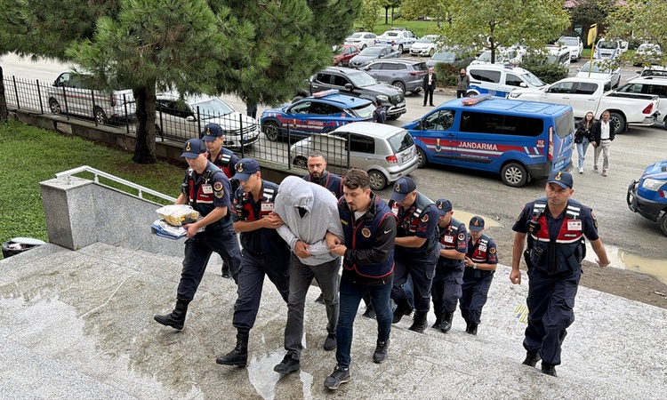 Son Gelişme: Samsun Çarşamba'da 17 milyonluk dolandırıcılık iddiasıyla 4 şüpheli yakalanarak gözaltına sevk ed