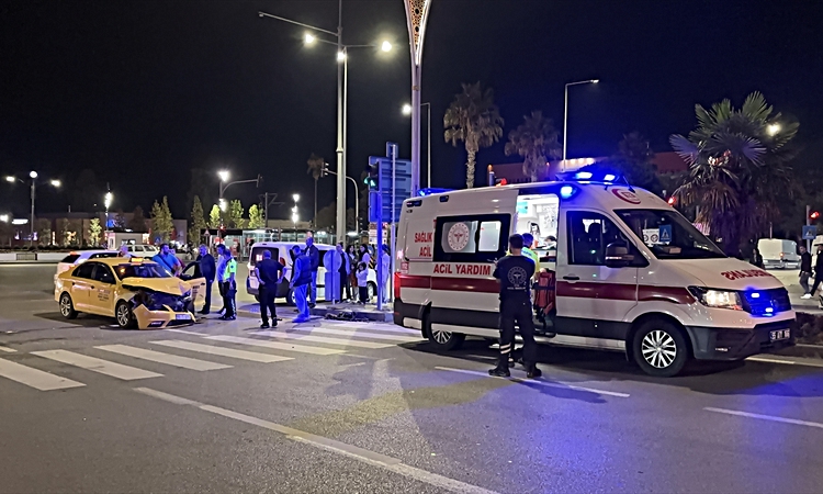 Son Gelişme: Samsun İlkadım'da iki ticari taksi çarpıştı, sürücüler yaralandı - Son Dakika Bilgileri