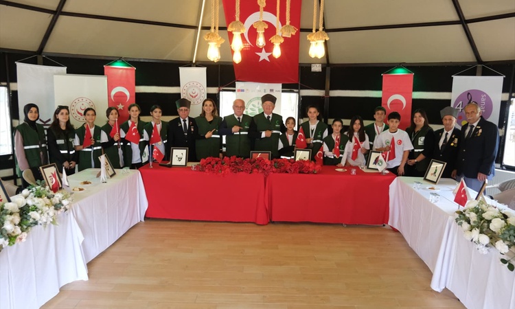 Son Gelişme: Samsun Kavak'ta vatan ve kahramanlık programında gazilerle genç sporcular buluştu - Son Dakika Bi