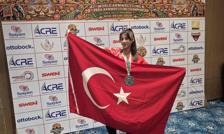 Son Gelişme: Samsunlu Merve Keskin bilek güreşinde 45 kiloda sol kolda dünya ikincisi oldu. ve Merak Edilenler