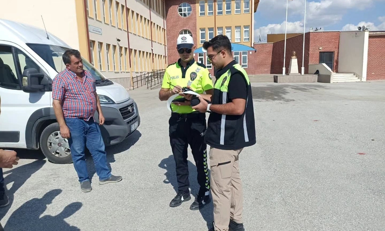 Son Gelişme: Sandıklı'da 17 okul servis minibüsü denetlendi, 157 kişi sorgulandı: Gelişmeler Takip Ediliyor