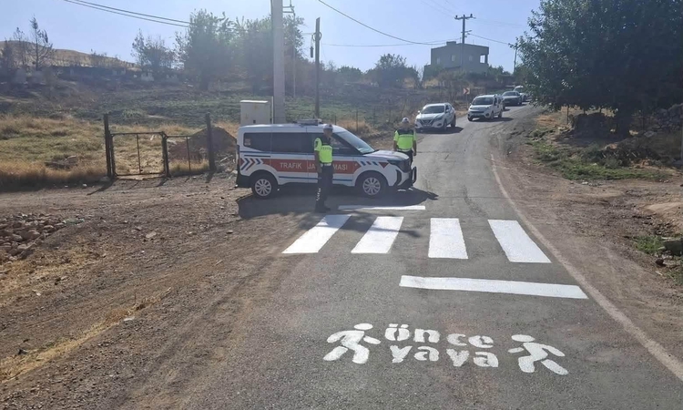 Son Gelişme: Siirt Kurtalan'da 17 okulun önünde yaya geçidi çizgileri yenilendi