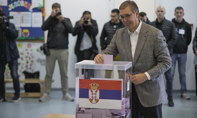 Son Gelişme: Sırbistan'da erken seçimde başbakan adayı Vucic Belgrad'da oy kullandı: Gelişmeler Takip Ediliyor
