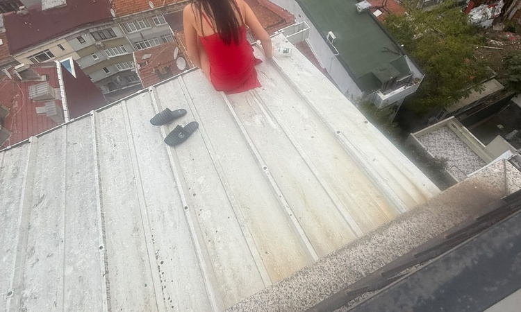 Son Gelişme: Şişli'de çatıdan düşen kadının son fotoğrafı gözler önüne serildi, iki kişi yakalanarak gözaltına