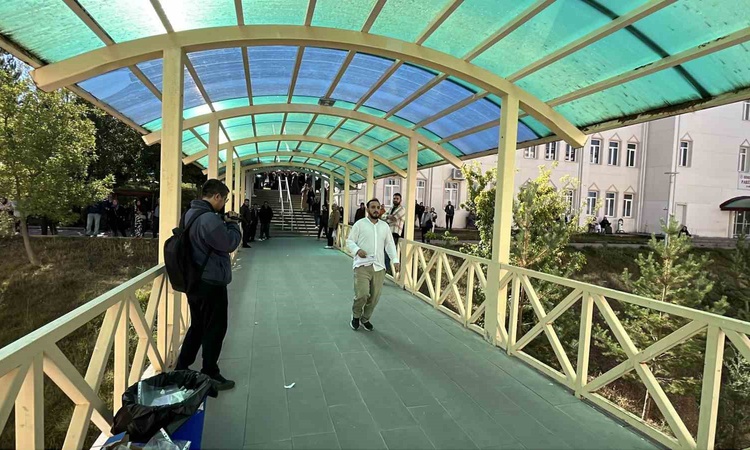 Son Gelişme: Sivas'ta KPSS'ye saniyelerle geç kalan genç, trafik yüzünden sınava alınmadı: Gelişmeler Takip Ed
