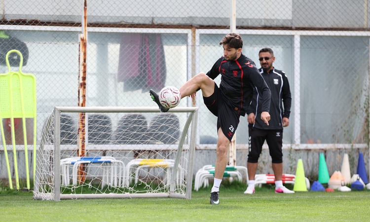 Son Gelişme: Sivasspor, Pendikspor maçı öncesi antrenmanda çift kale maç yaptı - Son Dakika Bilgileri