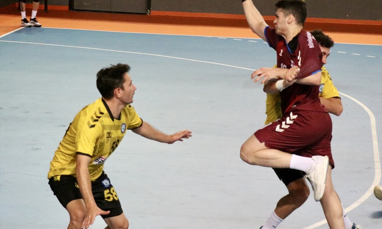 Son Gelişme: Spor Toto, Hentbol Süper Lig'de Giresunspor'u 39-23 yenerek 4. galibiyetini aldı ve Merak Edilenl