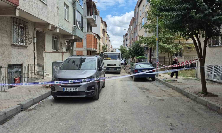 Son Gelişme: Sultangazi’de duvarlarında çatlaklar oluşan iki apartman havadan görüntülendi: Gelişmeler Takip E