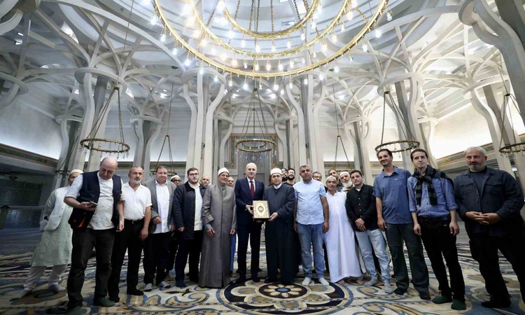 Son Gelişme: TBMM Başkanı Kurtulmuş, Roma İslam Merkezi'nde Müslümanlarla buluştu