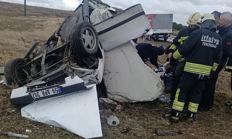 Son Gelişme: Tekirdağ Muratlı'da otomobil tarlaya devrilince 1 kişi öldü, 3 kişi yaralandı.