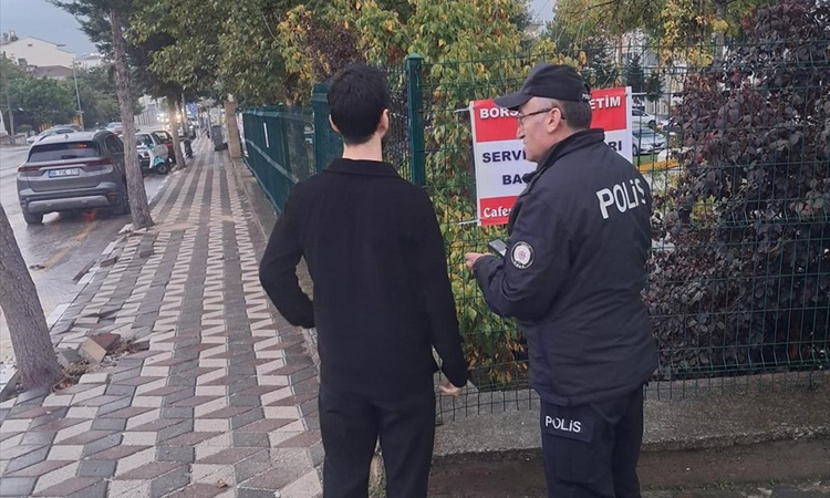 Son Gelişme: Tokat'ta polis okul çevreleri ve servis araçlarında denetimleri aralıksız sürdürüyor - Son Dakika