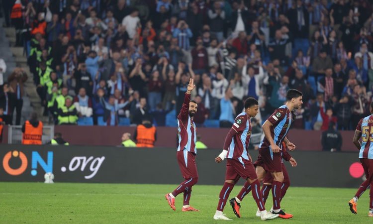 Son Gelişme: Trabzonspor, Hearts'ı 2-0 yenerek Avrupa'da bir sezona ilk kez 2'de 2 resmen start aldı - Son Dak