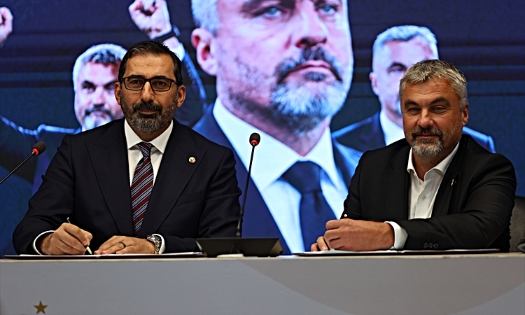 Son Gelişme: Trabzonspor'da teknik direktör Thomas Reis için imza töreni düzenlendi
