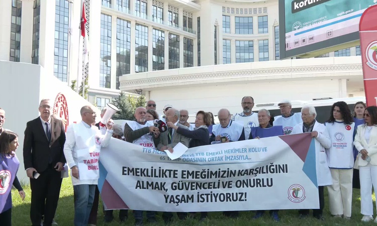 Son Gelişme: TTB, emekli hekim aylıkları yoksulluk sınırı için Sağlık Bakanlığı önünde eylem yaptı