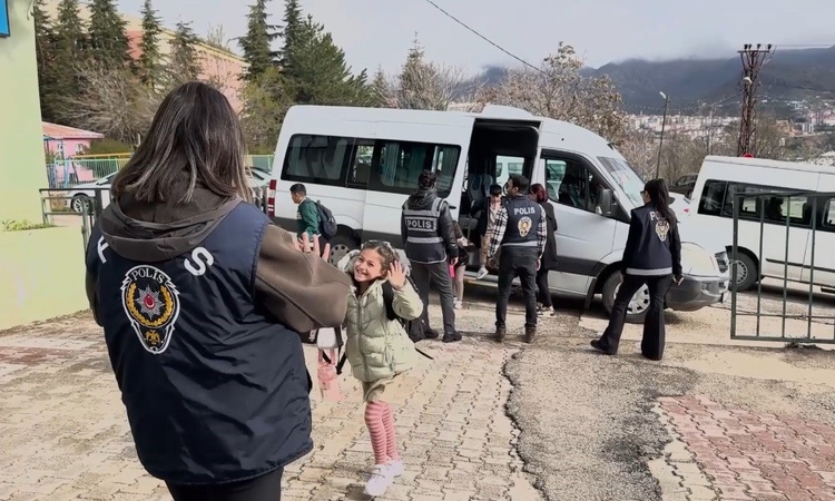 Son Gelişme: Tunceli Emniyet Müdürlüğü okul çevresi denetiminde 4 bin 242 kişiyi sorguladı: Gelişmeler Takip E