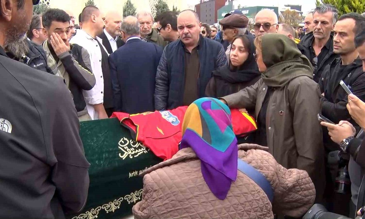 Son Gelişme: Türk Pop-Rock müziğinin acı kaybı: Sanatçı Nev son yolculuğuna uğurlandı - Son Dakika Bilgileri