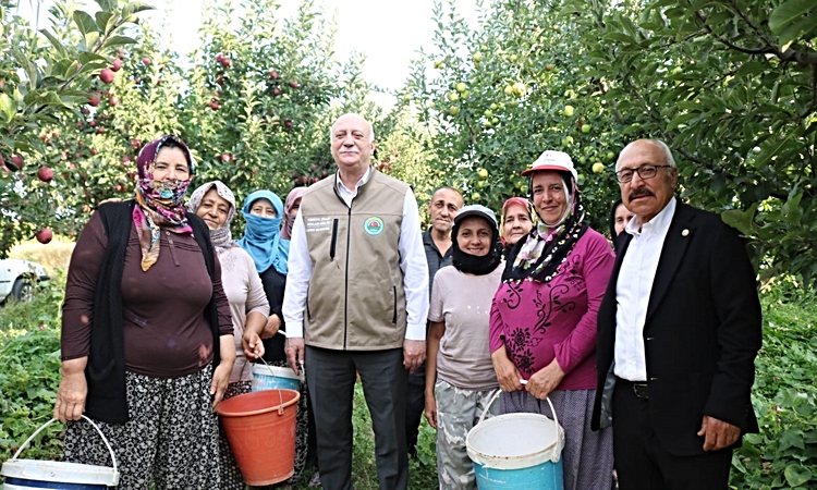 Son Gelişme: TZOB Genel Başkanı Bayraktar, Çivril'de elma üretiminde 4,5 milyon ton bekliyor ve Merak Edilenle