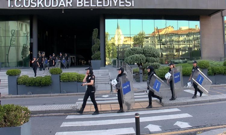 Son Gelişme: Üsküdar Belediyesi'ne yeni operasyon: Başkan Yardımcıları yakalanarak gözaltına sevk edildi | İşt