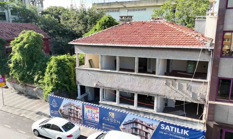 Son Gelişme: Üsküdar Doğancılar'da 'Tavuklu Doktor' Özferendeci'nin evi yıkım sürecine girdi ve Merak Edilenle