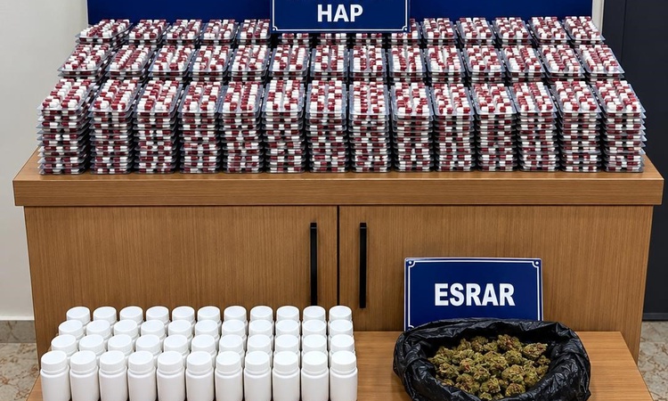 Son Gelişme: Uyuşturucu taciri binlerce sentetik hap ve esrarla yakalandı | İşte Tüm Ayrıntılar