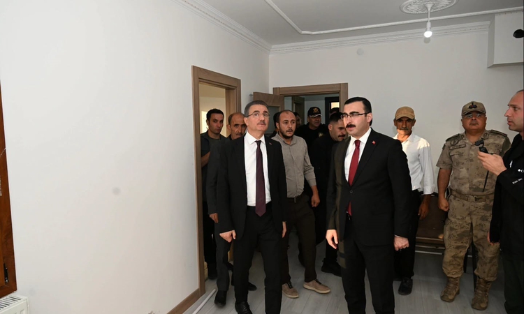 Son Gelişme: Vali Baruş, Çat’ta yapımı tamamlanan deprem konutlarını yerinde inceledi: Gelişmeler Takip Ediliy