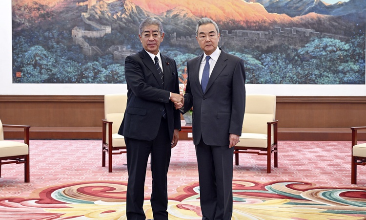 Son Gelişme: Wang Yi, Beijing'deki görüşmede Japonya'ya tarih ve Taiwan uyarısında bulundu: Gelişmeler Takip E