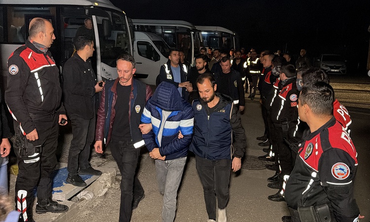 Son Gelişme: Yasa dışı bahis şüphelileri adliyede: 30 tutuklama ve Merak Edilenler