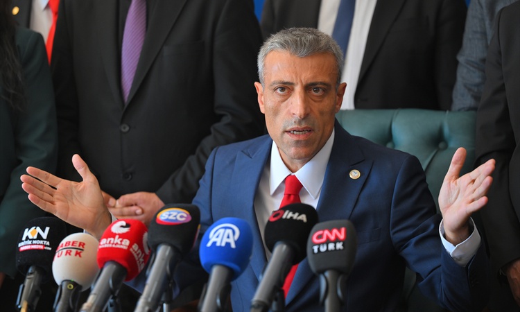 Son Gelişme: Yenilik Partisi lideri Yılmaz, Yeni Parti'ye birleşme için 5 Ekim'e kadar süre verdi ve Merak Edi
