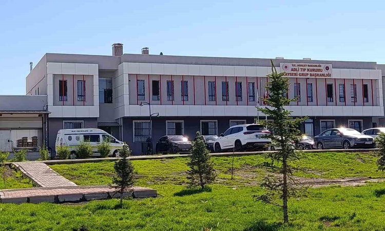Son Gelişme: Yolun karşısına geçerken otomobil çarpan yaşlı adam öldü ve Merak Edilenler