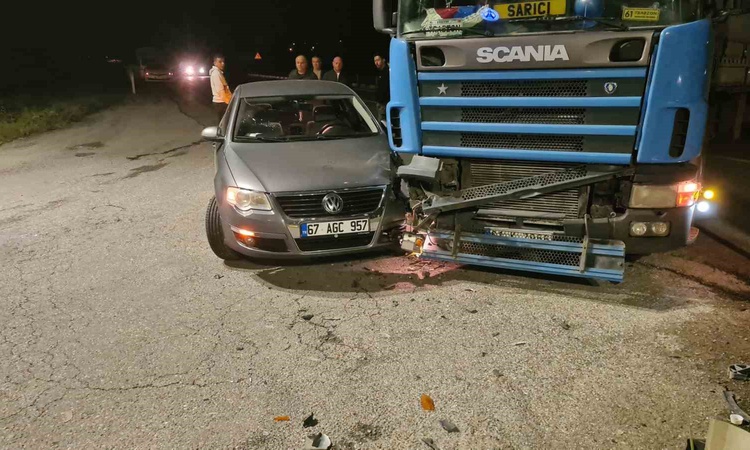Son Gelişme: Zonguldak Çaycuma'da tır ile otomobil kavşakta çarpıştı, ölen ya da yaralanan olmadı - Son Dakika