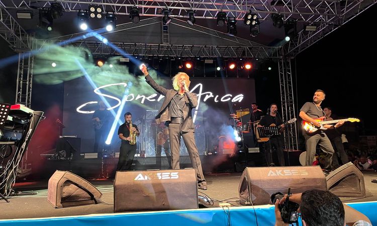 Sıcak Gündem: Soner Arıca, Fatsa konserinde annesi ve dayısı Kadir İnanır'ı andı - Son Dakika Haberleri | İşte